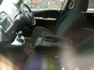 Nissan Serena 2014 Silver
