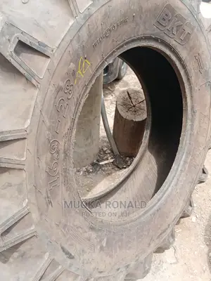 16.9-28 Bkt Tyre Secodady