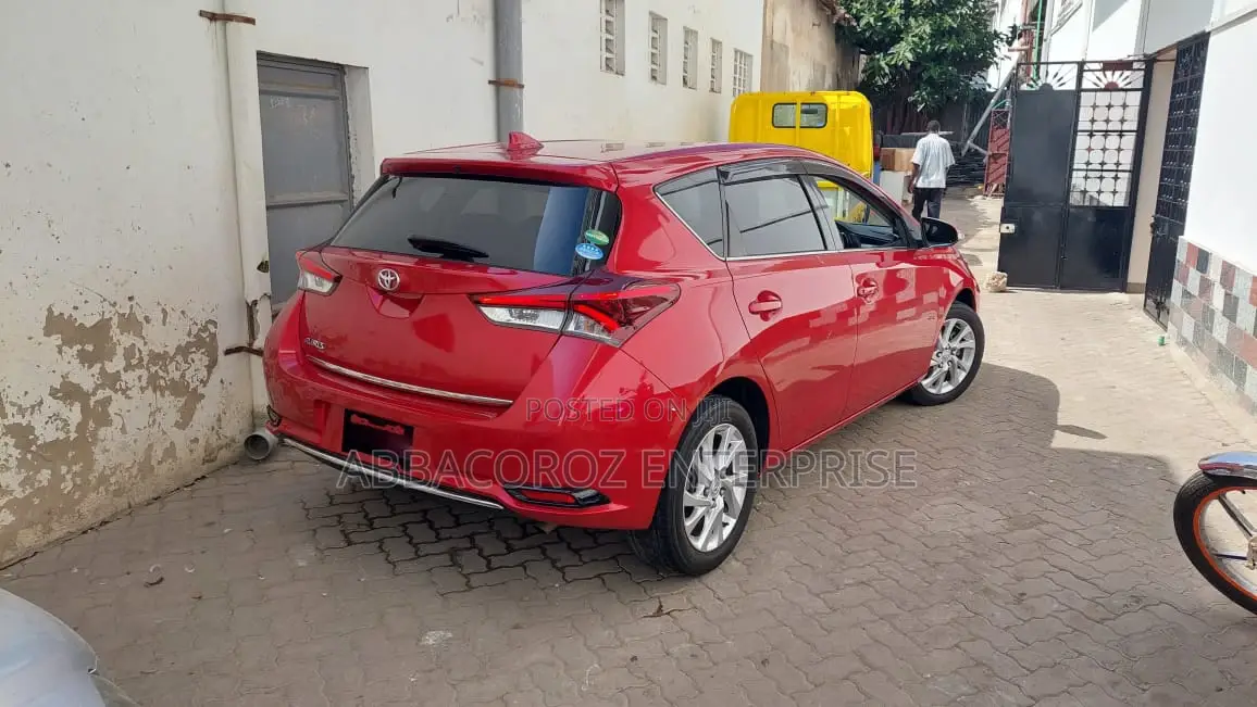 Toyota Auris 2016 Burgandy