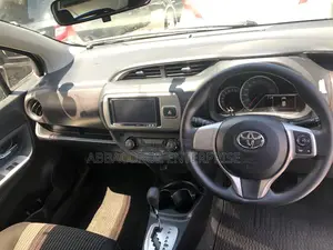 Toyota Vitz 2015 1.3 FWD 3dr White