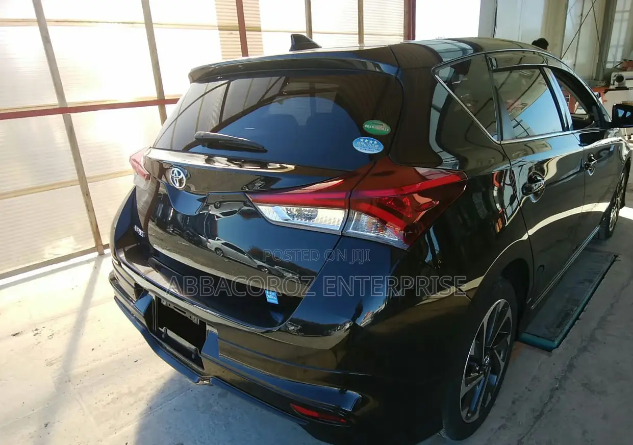 Toyota Auris 2015 Black