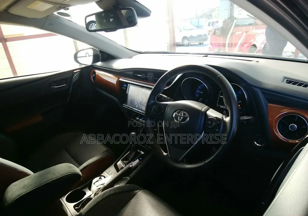 Toyota Auris 2015 Black