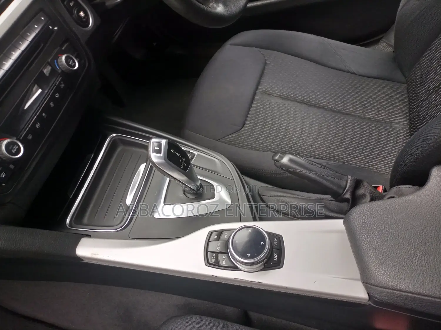 BMW 320i 2014 SV Premium Black