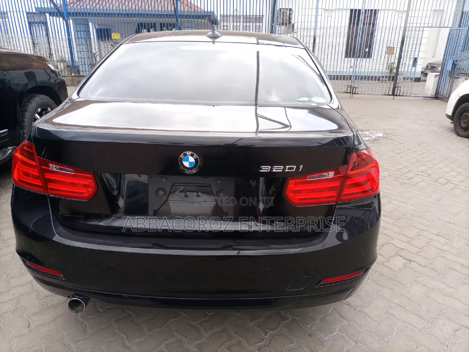 BMW 320i 2014 SV Premium Black