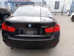 BMW 320i 2014 SV Premium Black
