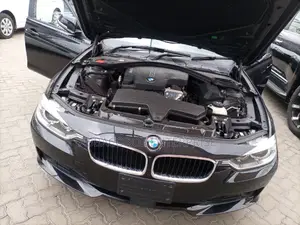 BMW 320i 2014 SV Premium Black