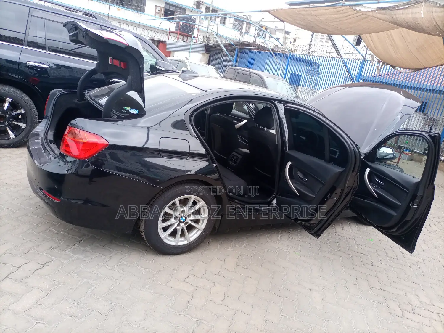 BMW 320i 2014 SV Premium Black