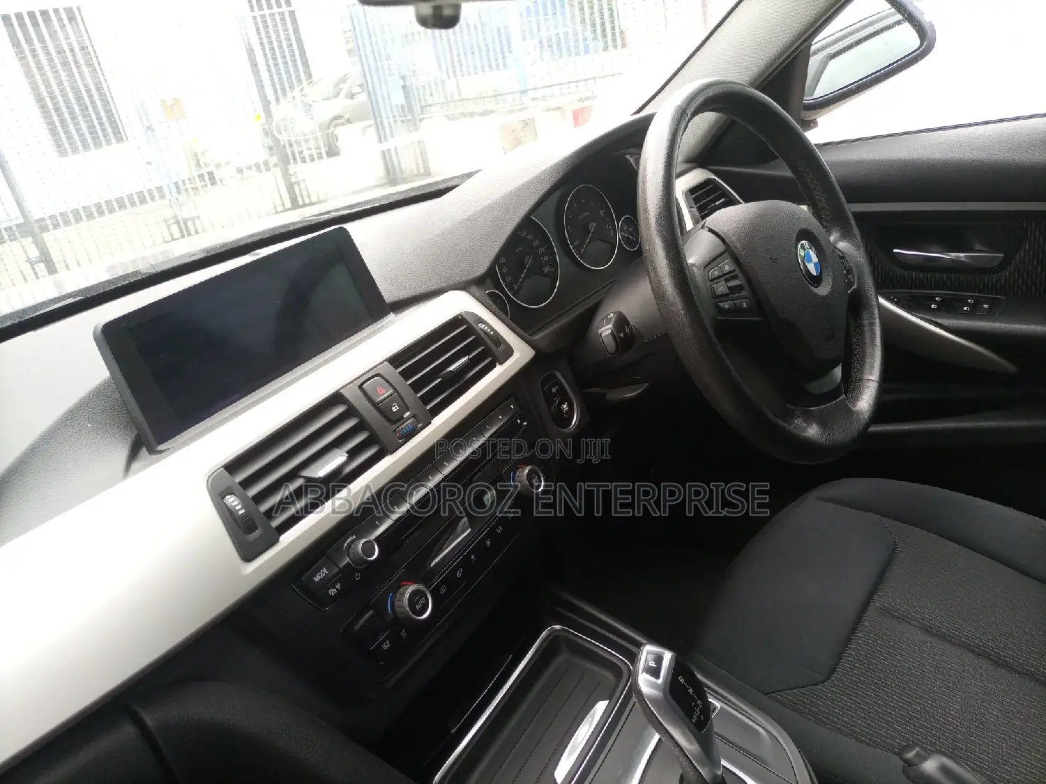 BMW 320i 2014 SV Premium Black