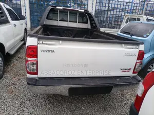 Toyota Hilux 2014 White