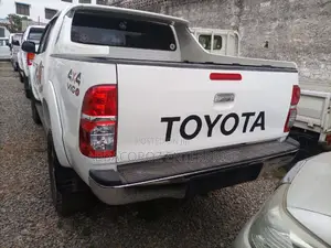 Toyota Hilux 2014 White