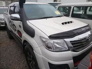 Toyota Hilux 2014 White