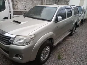 Toyota Hilux SR 4x4 2015 Silver