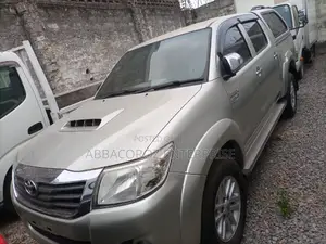 Toyota Hilux SR 4x4 2015 Silver