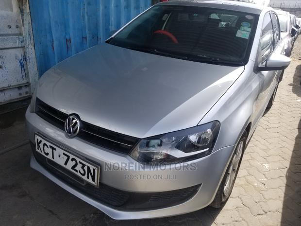 Volkswagen Polo 2015 Silver - thumbnail 2