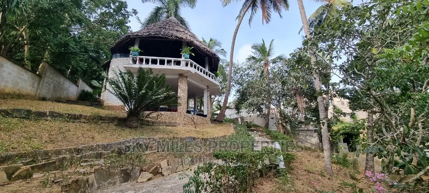 Cultural Self-Contained Huts Available for Short Term Rental