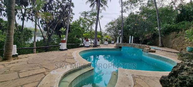 Cultural Self-Contained Huts Available for Short Term Rental - thumbnail 16