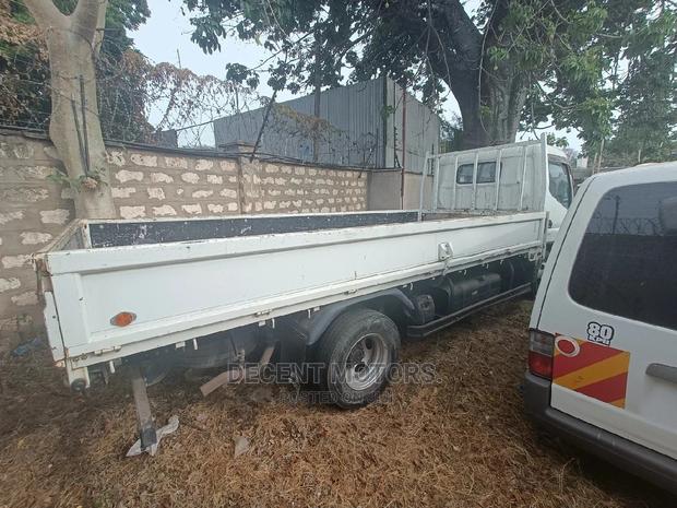 Mitsubishi Canter 2015 White - thumbnail 3