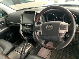 Toyota Land Cruiser 4.6 V8 ZX 2015 Pearl