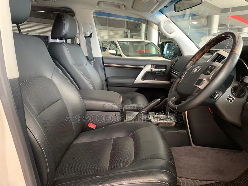 Toyota Land Cruiser 4.6 V8 ZX 2015 Pearl