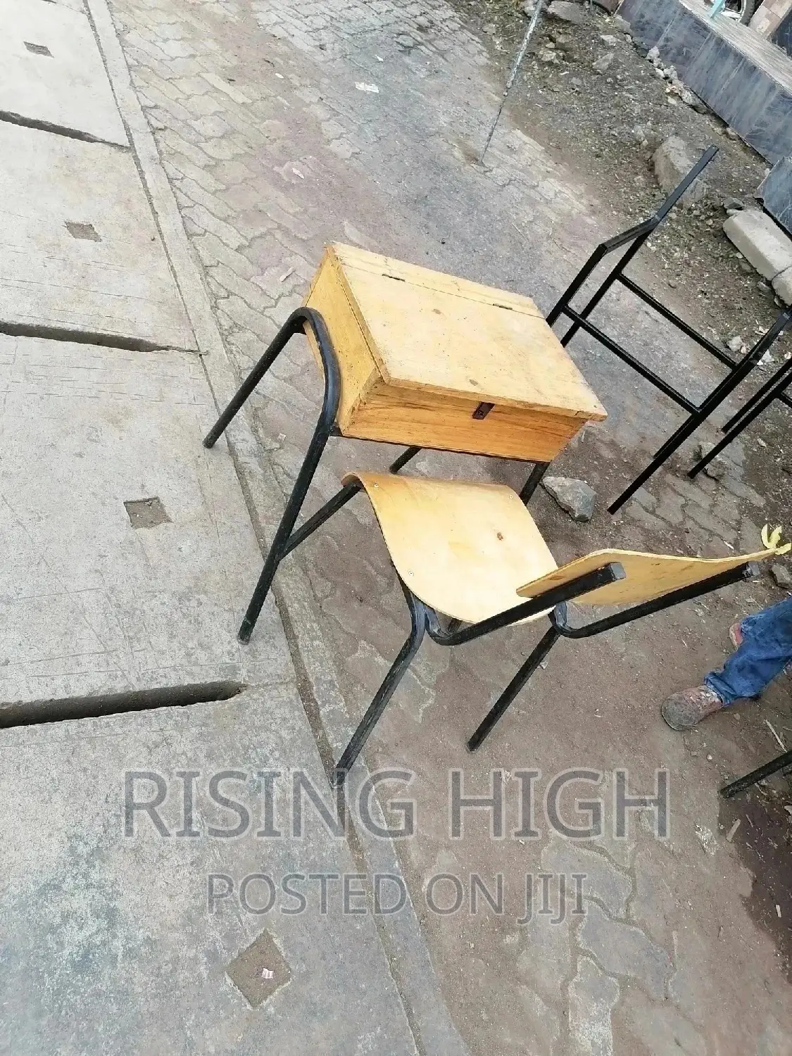Finest Top Quality Lockers and Chairs