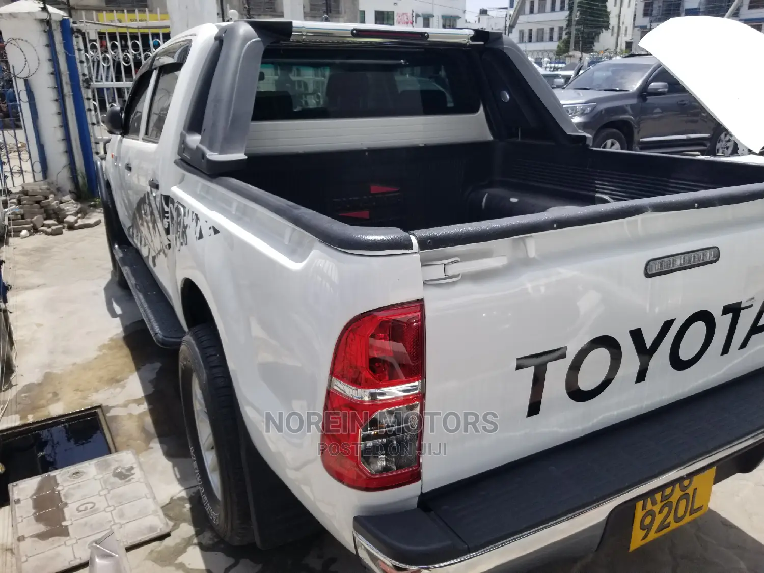 Toyota Hilux 2015 SR 4x4 White