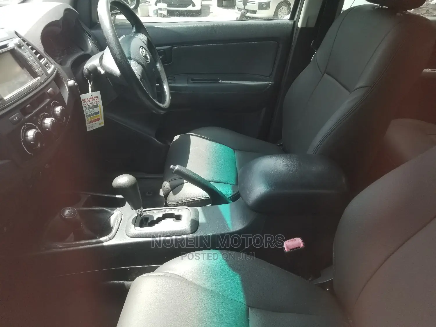 Toyota Hilux 2015 SR 4x4 White