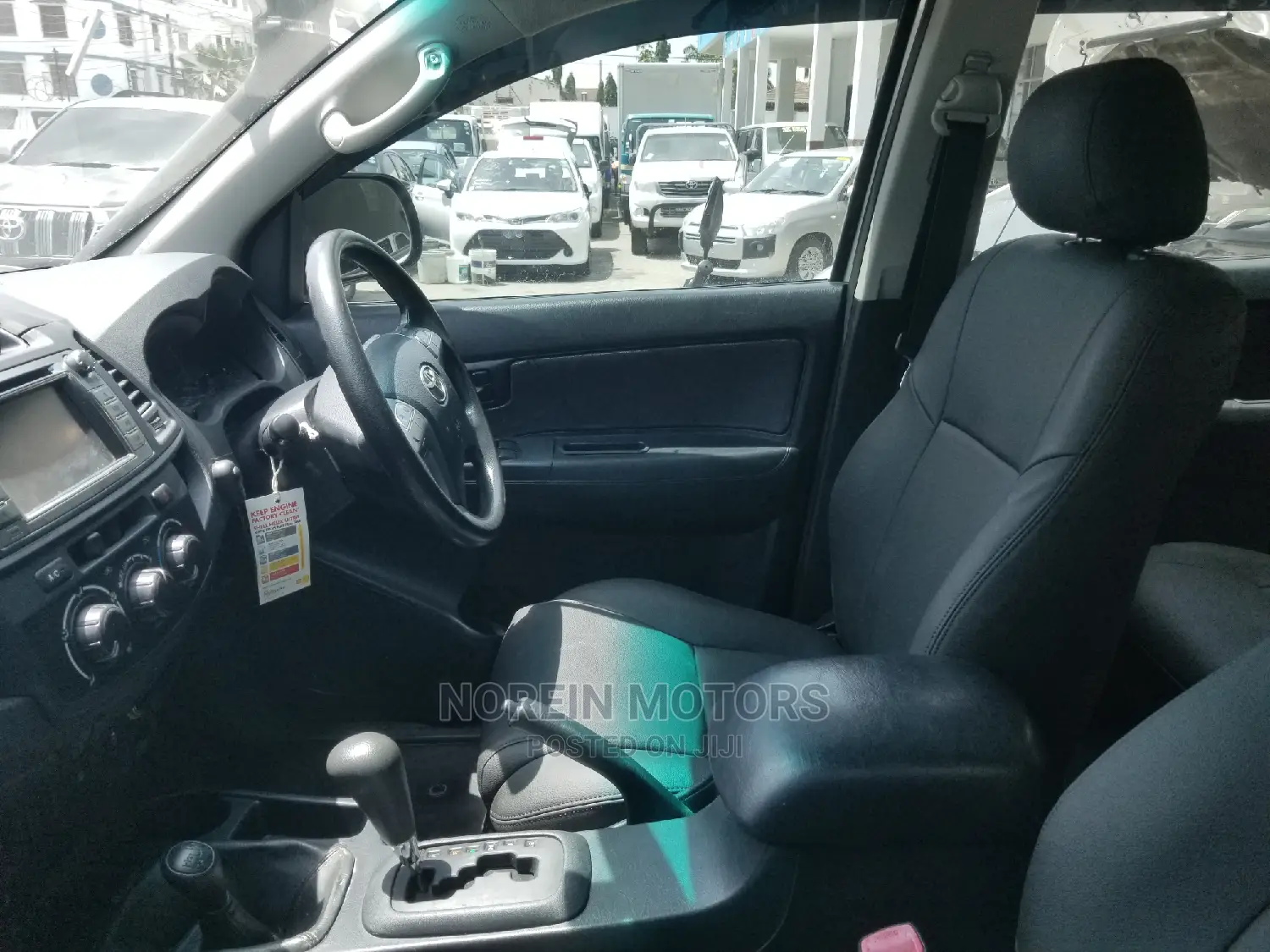 Toyota Hilux 2015 SR 4x4 White