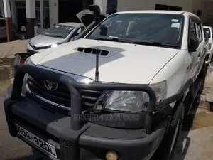 Toyota Hilux 2015 SR 4x4 White