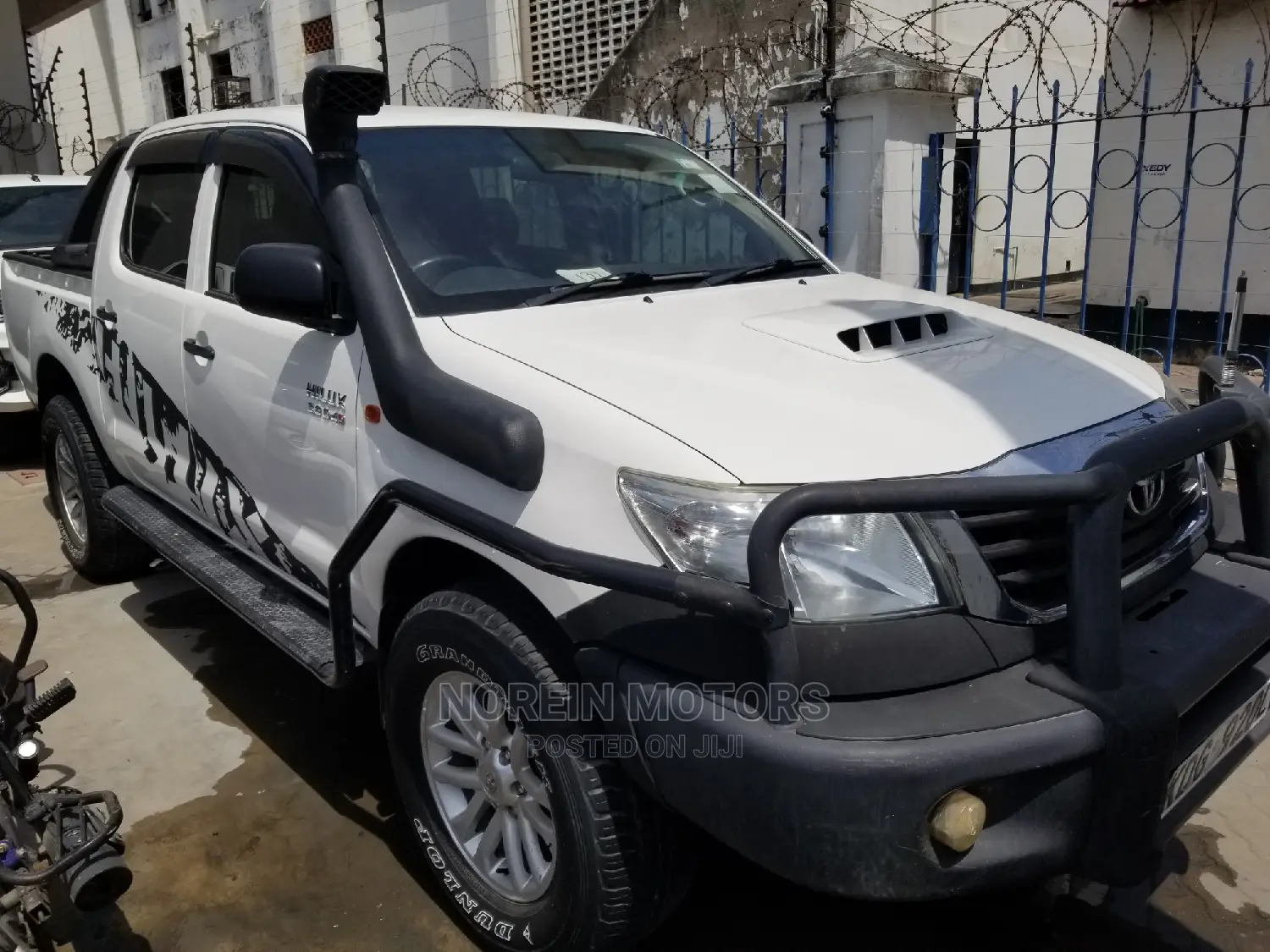 Toyota Hilux 2015 SR 4x4 White