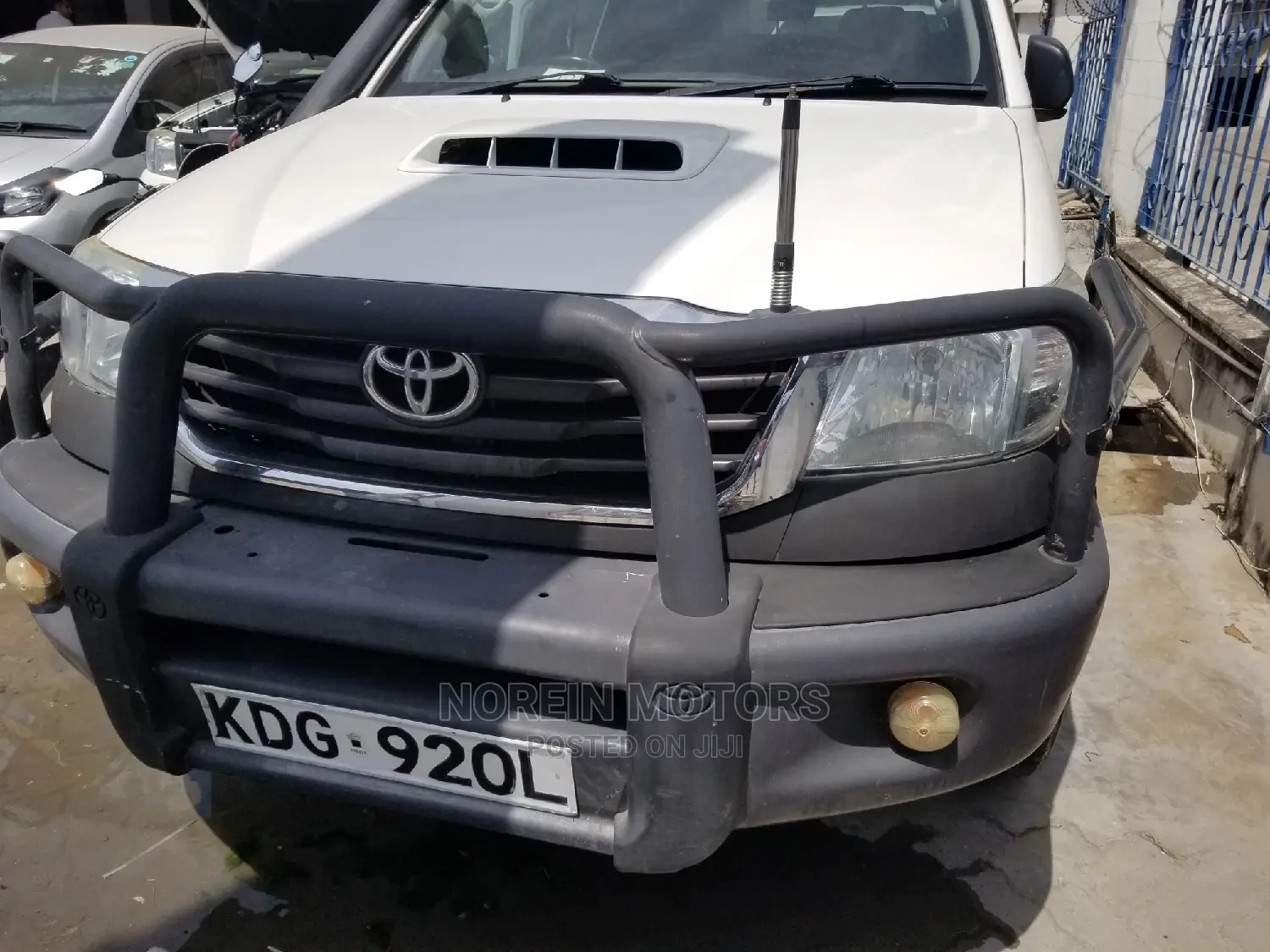 Toyota Hilux 2015 SR 4x4 White