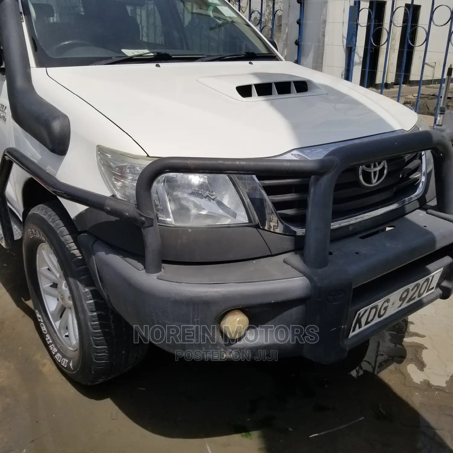 Toyota Hilux 2015 SR 4x4 White