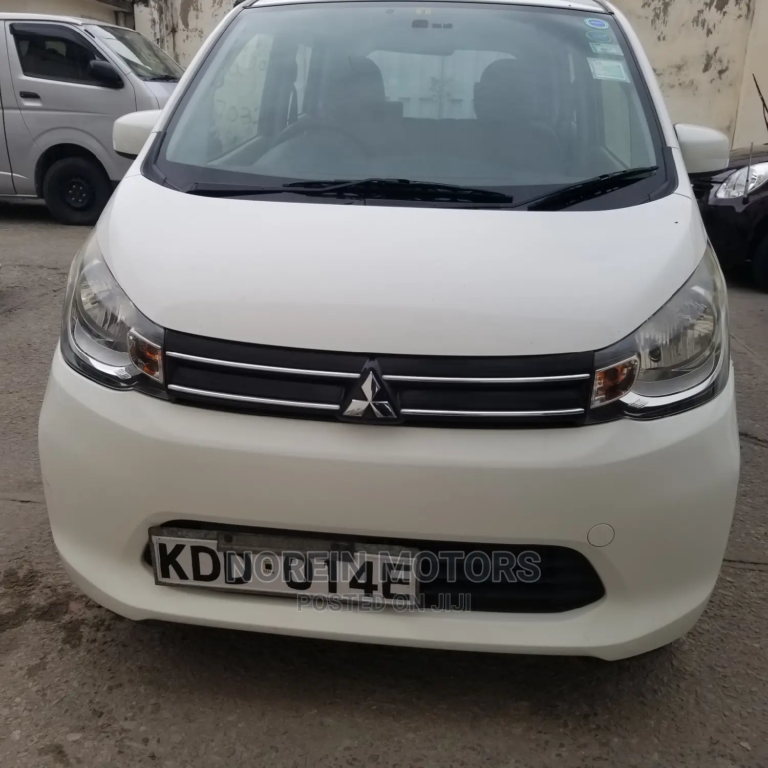 Mitsubishi SpaceWagon 2014 White