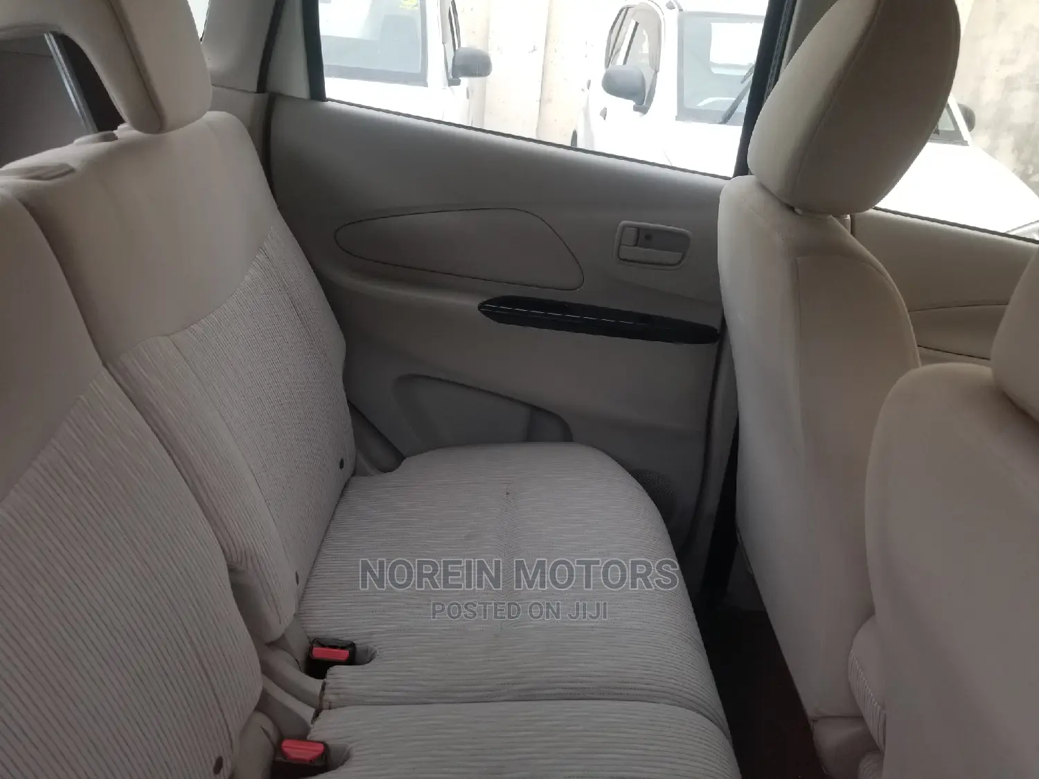 Mitsubishi SpaceWagon 2014 White