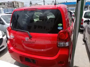 Toyota Porte 1.3 FWD 2015 Red