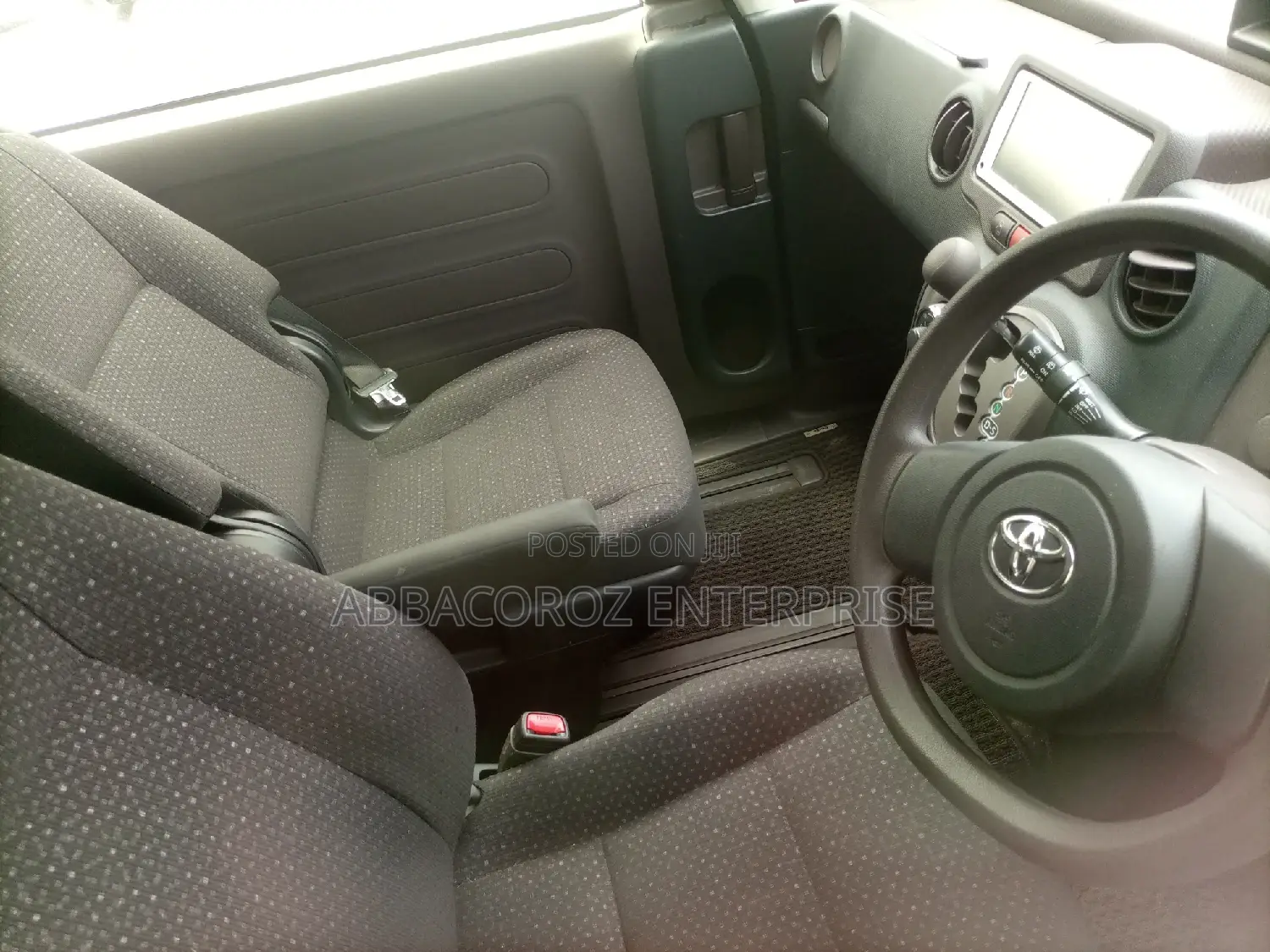 Toyota Porte 1.3 FWD 2015 Red