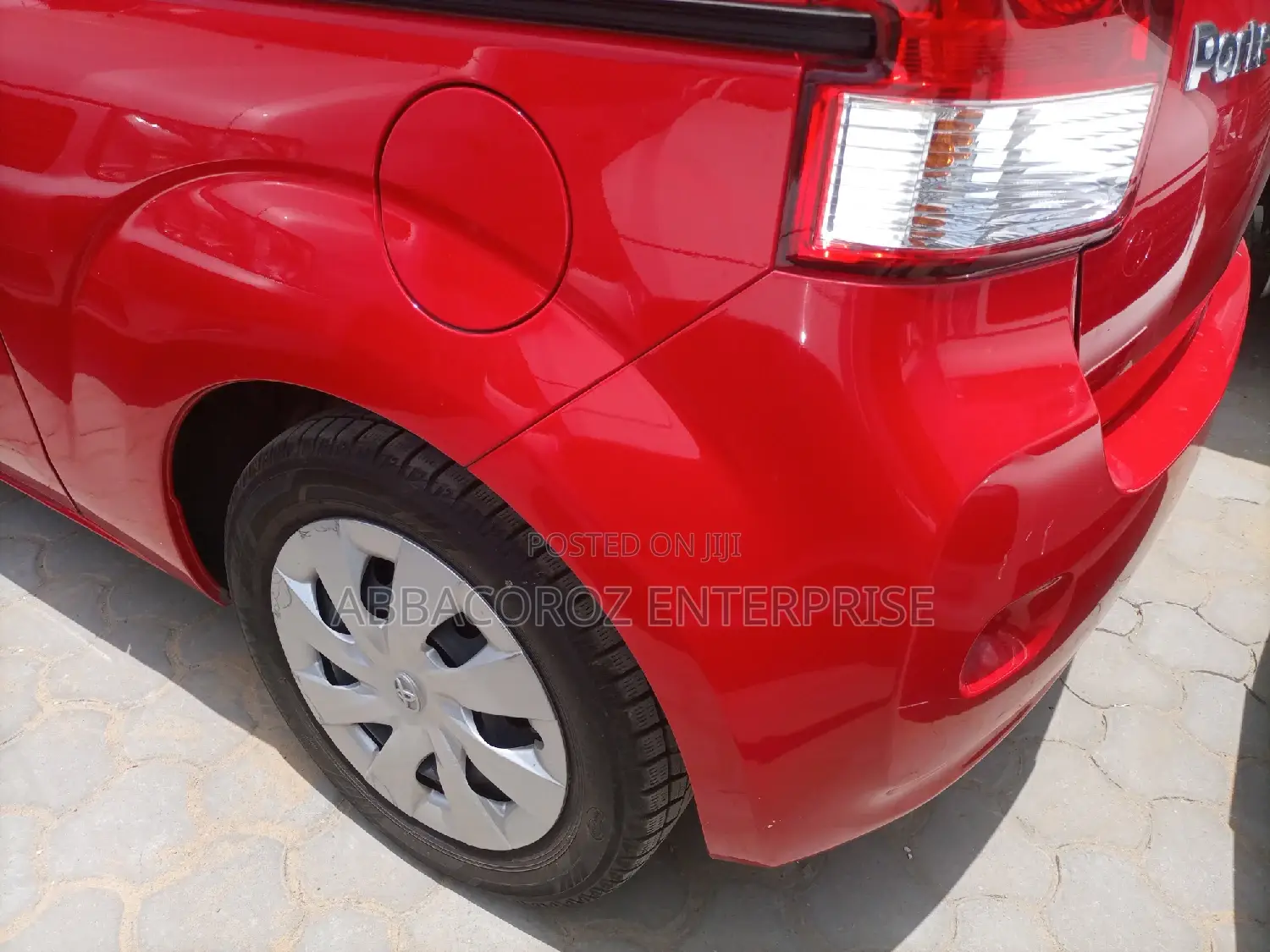 Toyota Porte 1.3 FWD 2015 Red