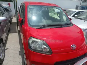 Toyota Porte 1.3 FWD 2015 Red