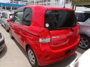 Toyota Porte 1.3 FWD 2015 Red