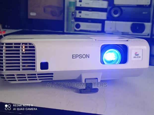 Epson Powerlite 1835 - main view