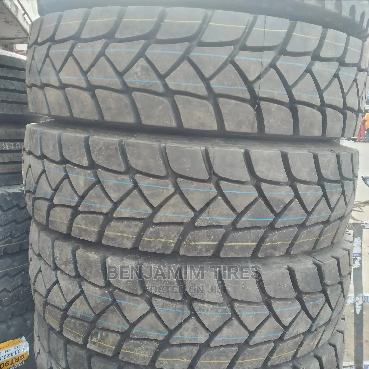 Oynx Tires Sizes 315/80r22.5 for Deep 20 Ply Rating.