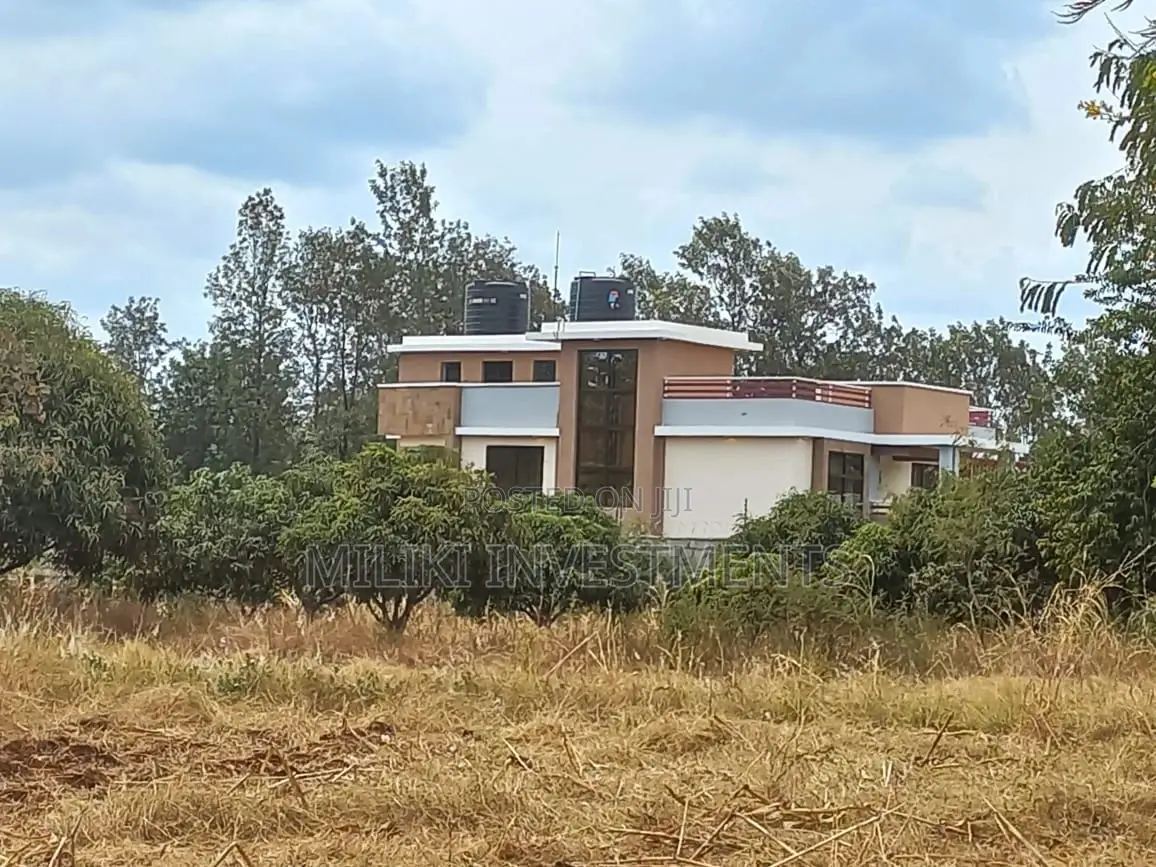 50 by 100 Plots on Sale at Kenol-Sagana Makutano.