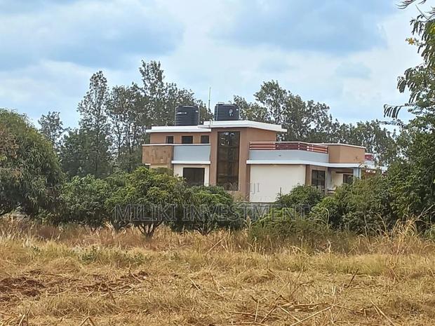 50 by 100 Plots on Sale at Kenol-Sagana Makutano.