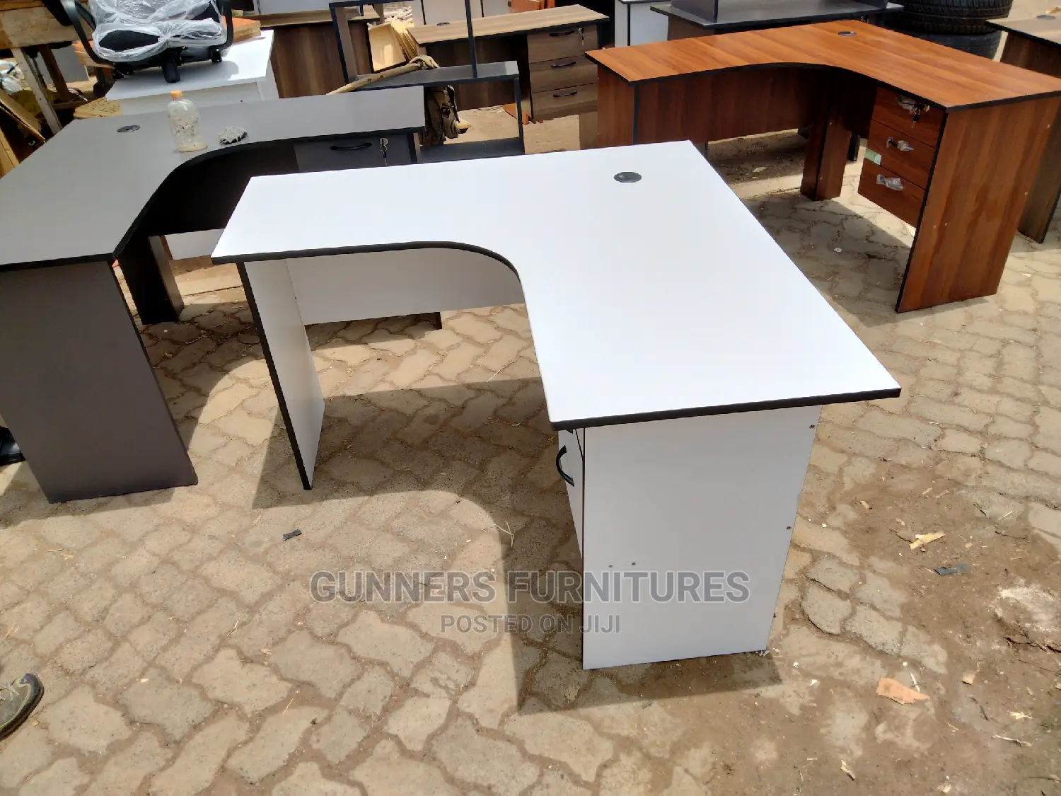 L Shaped Office Desk 4 by 4 Feets