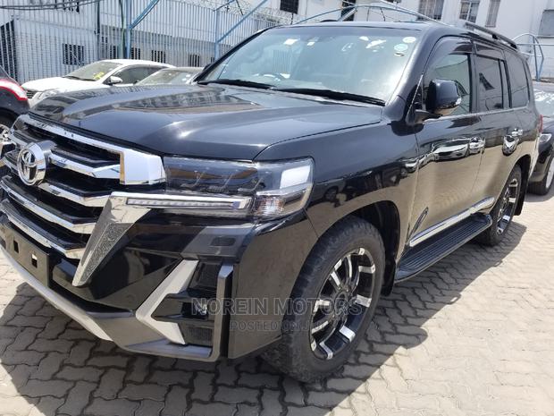 Toyota Land Cruiser 2017 Black - thumbnail 2
