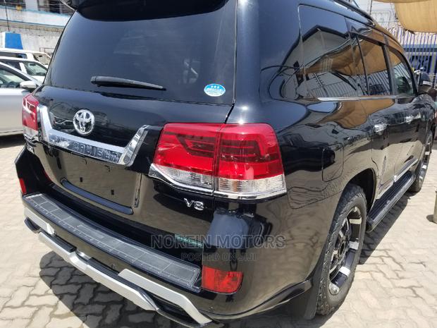 Toyota Land Cruiser 2017 Black - thumbnail 5