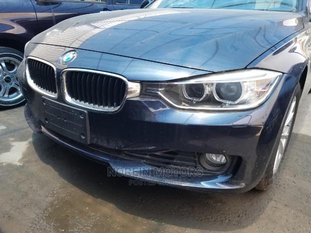 BMW 320i 2014 SV Premium Blue