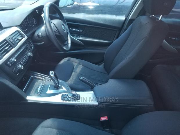 BMW 320i 2014 SV Premium Blue - thumbnail 12