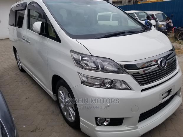 Toyota Vellfire 2014 White - main view
