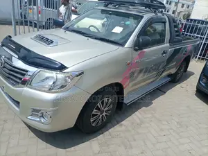 Toyota Hilux 2014 Pink