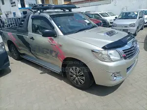 Toyota Hilux 2014 Pink